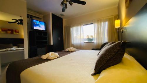 a bedroom with a bed and a television at Madeo Hotel & Spa in Villa Carlos Paz