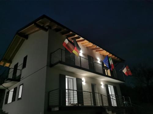 El edificio en el que está el departamento