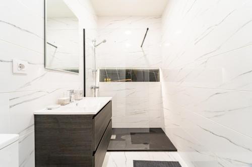 EdSam Madrid Apartments White