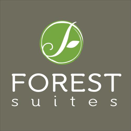 Forest Suites Boutique Hotelに飾ってある許可証、賞状、看板またはその他の書類