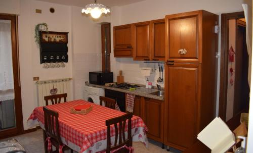 a kitchen with a table and a kitchen with a stove at La Ninfea in Pisa