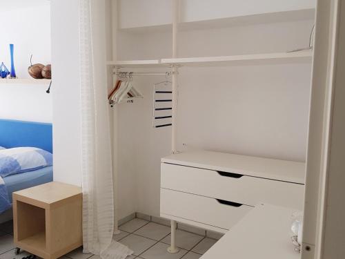 a bedroom with a bed and a white closet at Ferienwohnung Granzow in Gaienhofen