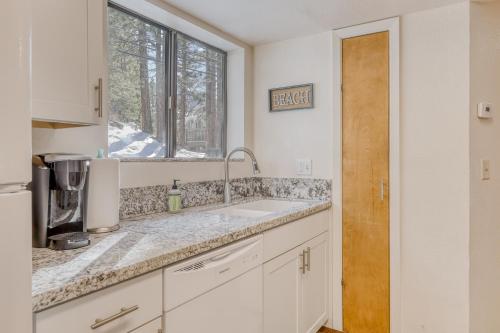 A kitchen or kitchenette at South Star Pines Retreat
