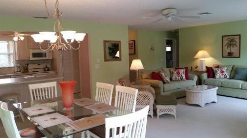 Secluded condo on Sanibel's quiet west end - Blind Pass D102