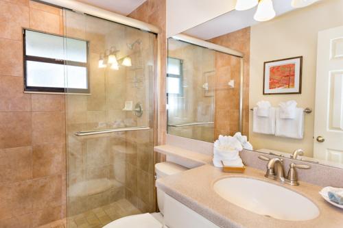 Quiet spacious condo near famous Bowman's Beach - Blind Pass G203