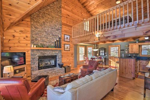 Ruang duduk di Luxury Mountain Cabin - Panoramic Mountain Views