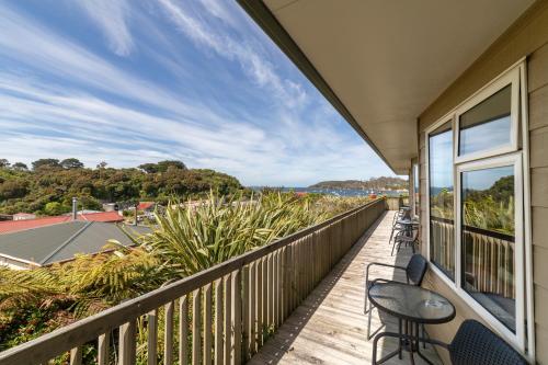 a balcony with chairs and a view of the ocean at The Bay Motel in Half-moon Bay