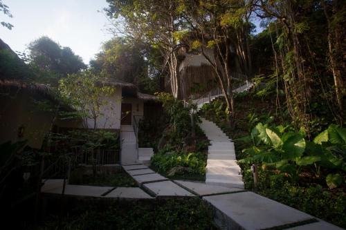 Taman di luar The Nest Private Beach Resort