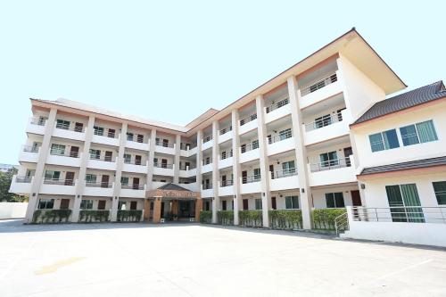 a large white building with a courtyard at วีรวรรณ เพลส Weerawan Place in Khon Kaen