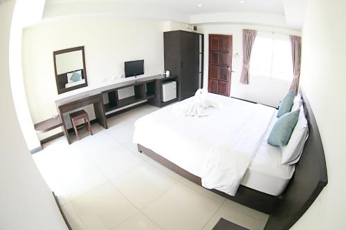 a bedroom with a white bed and a television at วีรวรรณ เพลส Weerawan Place in Khon Kaen