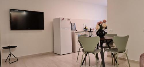 Yuval holidey aprtment eilatにあるテレビまたはエンターテインメントセンター