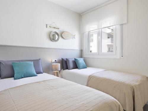 Postel nebo postele na pokoji v ubytování Sitges Spaces Oasis Penthouse 3 Bedroom, 2 Bathroom, Terrace, Pool, Sleeps up to 6