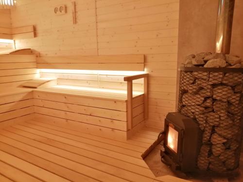 a room with a sauna with a stove in it at Dom całoroczny Wczasy jak Marzenie in Ruciane-Nida