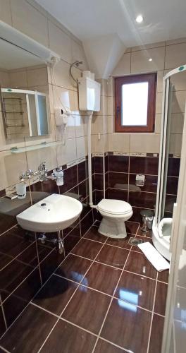 a bathroom with a toilet and a sink at Konačište Zlatibor in Zlatibor