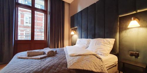 a bedroom with a bed with white sheets and pillows at DK Premium Warmińska Secesja in Olsztyn