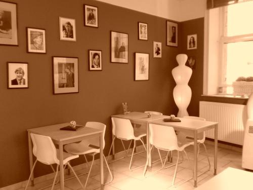 Posezení v ubytování Hôtel Les Acteurs