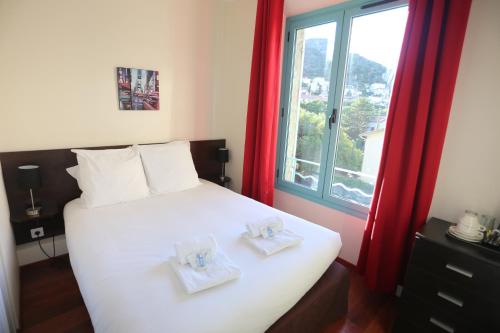 Gallery image of O'Sullivans Bar and Hotel in Mandelieu-la-Napoule