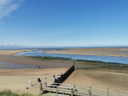 A beach at or near the bed & breakfast 