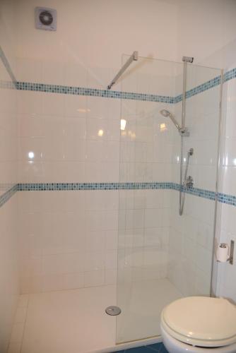 a bathroom with a shower and a toilet and a tub at Jonico Guest House in Scanzano