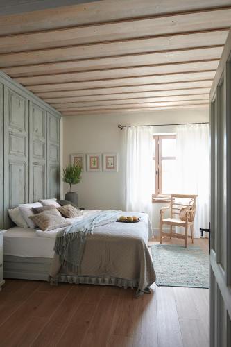 a bedroom with a large bed with a wooden ceiling at Herba-ház in Dánszentmiklós