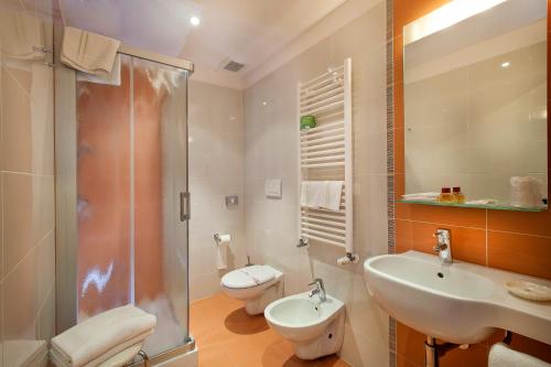 a bathroom with a toilet and a sink and a shower at Albergo Antica Corte Marchesini in Campagna Lupia