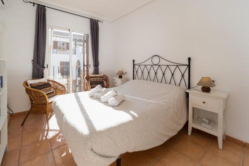 Posteľ alebo postele v izbe v ubytovaní Homes of Spain, Al Andalus Residencial G Apartamento precioso con WIFI