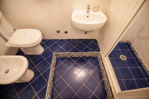 a bathroom with a toilet and a sink at La Colonna (Historic Centre) in Lucca
