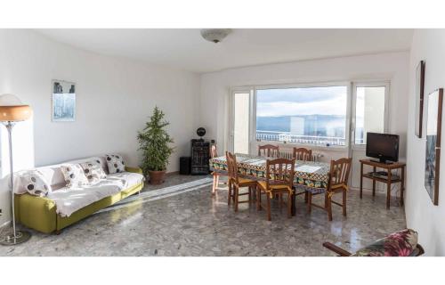 4 bedrooms appartement with furnished terrace and wifi at Recanati 8 km away from the beach