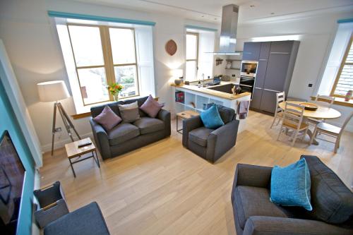 Uma área de estar em Northlight Apartments - The Loom