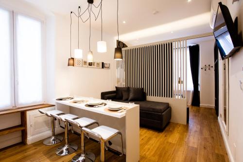 a living room with a table and a couch at Atmosfere Guest House - Cinque Terre e La Spezia in La Spezia