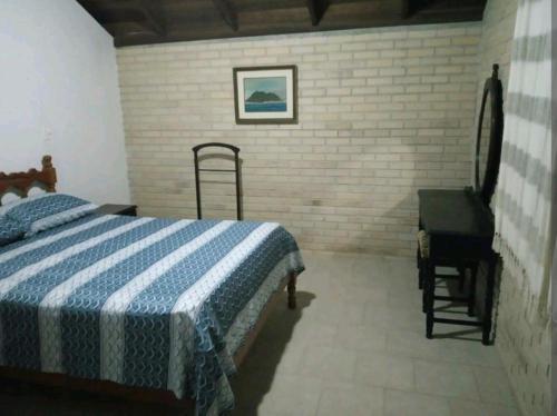 Ein Bett oder Betten in einem Zimmer der Unterkunft Linda casa c/ piscina e conforto próximo do Mar