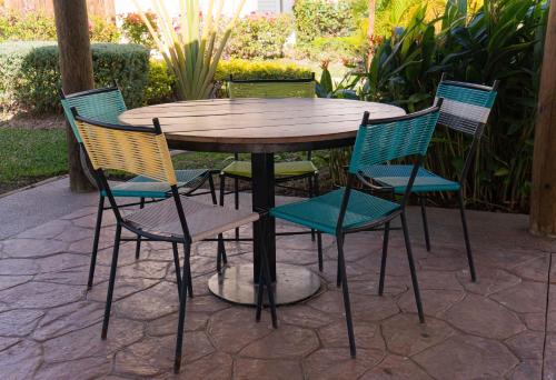 a wooden table and chairs on a patio at CASA EN PRIVADA FRENTE A LA PLAYA CON ALBERCA! in Mazatlán