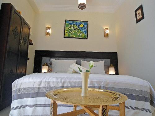 Postel nebo postele na pokoji v ubytování Hotel Riad Ben Atar