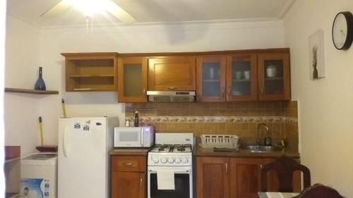 Kuchyň nebo kuchyňský kout v ubytování small apartment