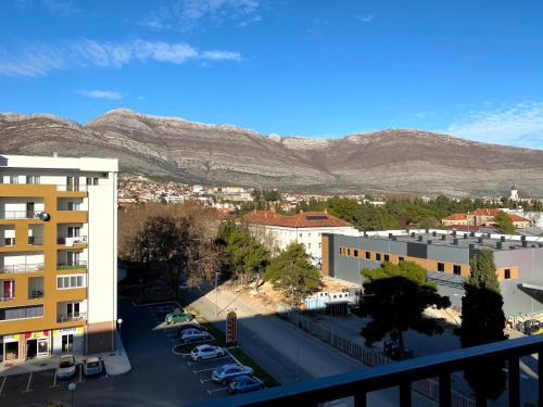Uma vista da montanha tirada do apartamento 