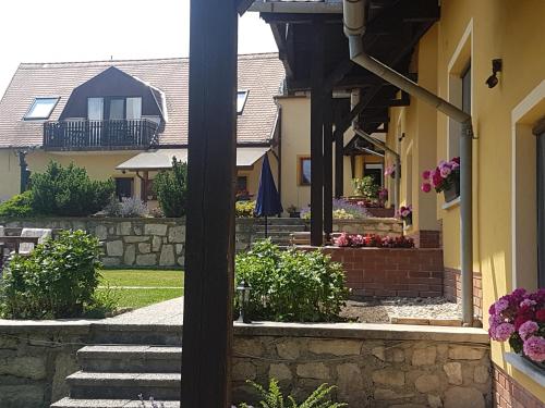 a view of a house from the outside of a house at Huber Vendégszobák in Fertőrákos