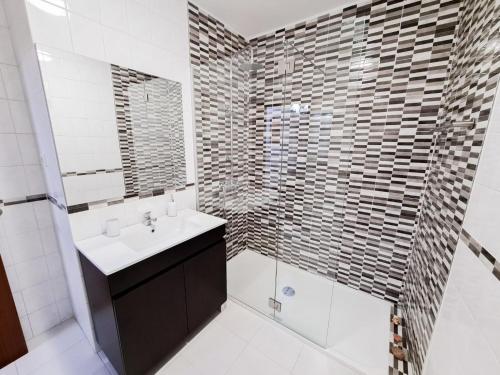 Kúpeľňa v ubytovaní House in beach- Oporto