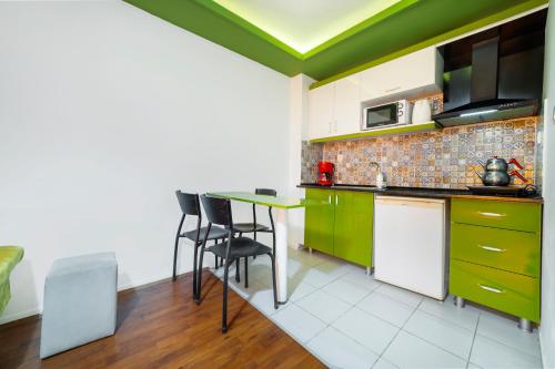 Virtuvė arba virtuvėlė apgyvendinimo įstaigoje Alanya Damlataş Apart