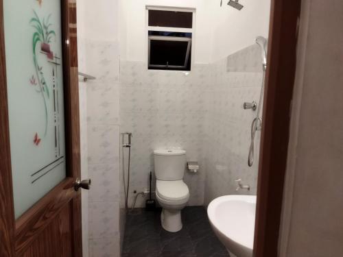 Ein Badezimmer in der Unterkunft Rusara Guest Home