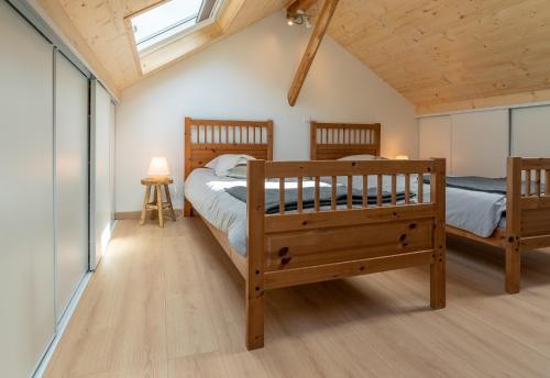 two twin beds in a room with a window at Loft Coco in Luchon
