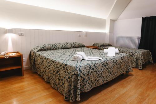 Una cama o camas en una habitación de Hotel Degli Olmi