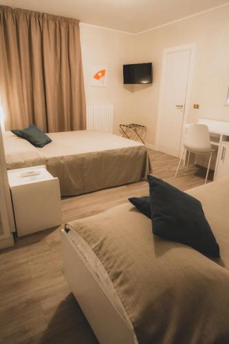 Una cama o camas en una habitación de Hotel Degli Olmi