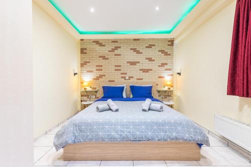 Ένα ή περισσότερα κρεβάτια σε δωμάτιο στο Amazing Apartment Pallini - Near Airport & Metro