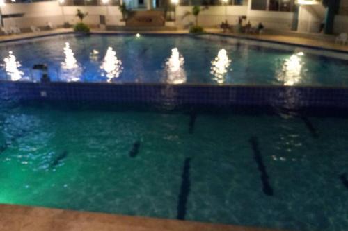 a large pool of water in a building at Condominio vacacional Paraiso del Sol, San Jeronim in San Jerónimo