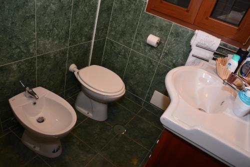 a bathroom with a toilet and a sink at VILLA DEI CICAS in Taranto