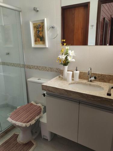 Bilik mandi di Winterville Gravatá Flat 1011