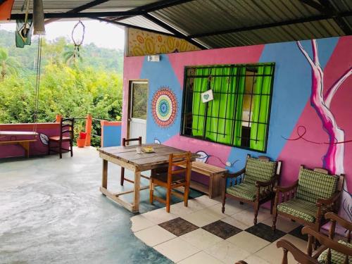 a room with a table and chairs and a wall at Zumag Sisa in Tena