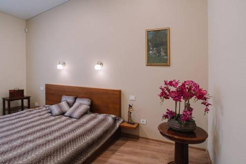 Tempat tidur dalam kamar di Spacious Krevės apartment by Polo Apartments