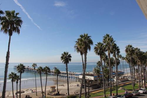 a view of the beach and palm trees at Sea Horse Resort in San Clemente