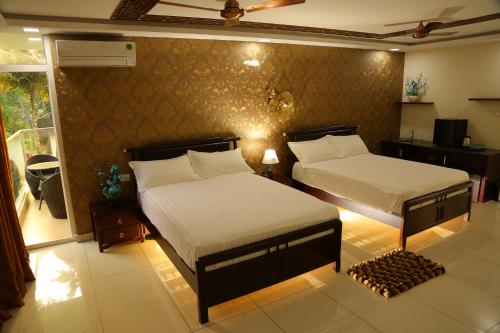 Een bed of bedden in een kamer bij Riverside Inn Homestay